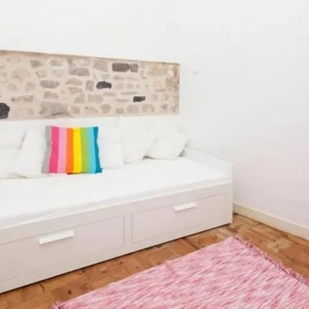 Alfama Location Апартаменти *